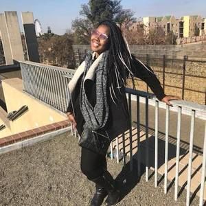 Meet your Posher, Dominique